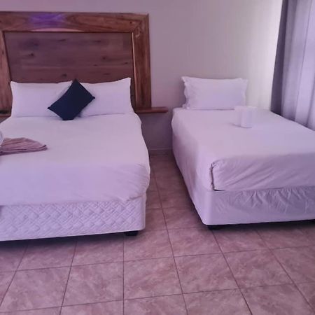 Hotel The Botanical Gardens Rundu Esterno foto